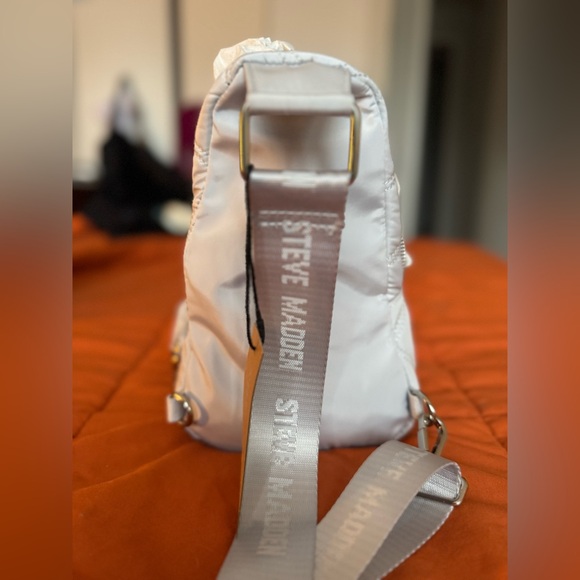 NWT Steve Madden Bstevie Gray Sling Crossbody Bag - Picture 4 of 7